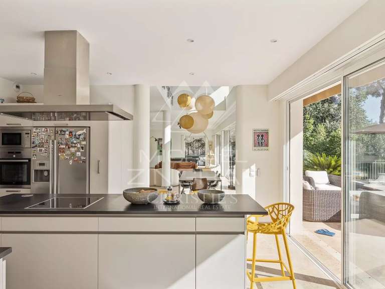 Villa Cap-d-antibes - 5 chambres - 240m²