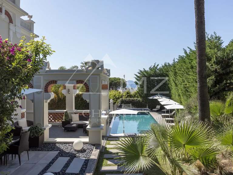 Villa Cap-d-antibes - 4 chambres - 354m²