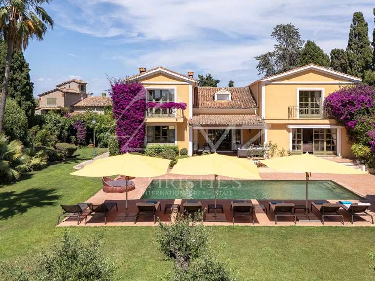 Villa Cap-d-antibes - 10 chambres - 655m²