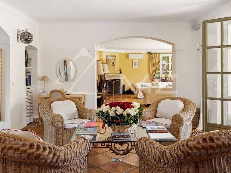 Villa Cap-d-antibes - 10 chambres - 655m²