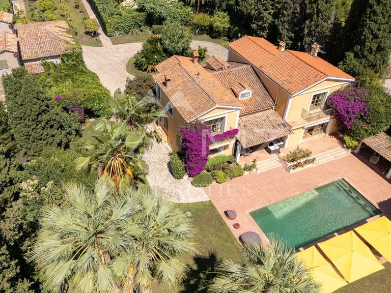 Villa Cap-d-antibes - 10 chambres - 655m²
