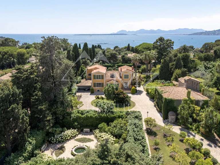 Villa Cap-d-antibes - 10 chambres - 655m²