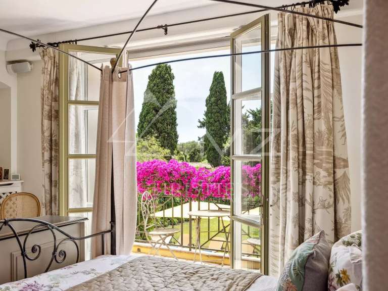 Villa Cap-d-antibes - 10 chambres - 655m²
