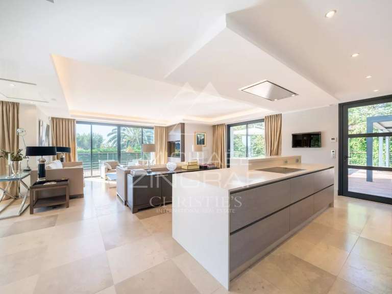 Villa Cap-d-antibes - 5 chambres - 255m²