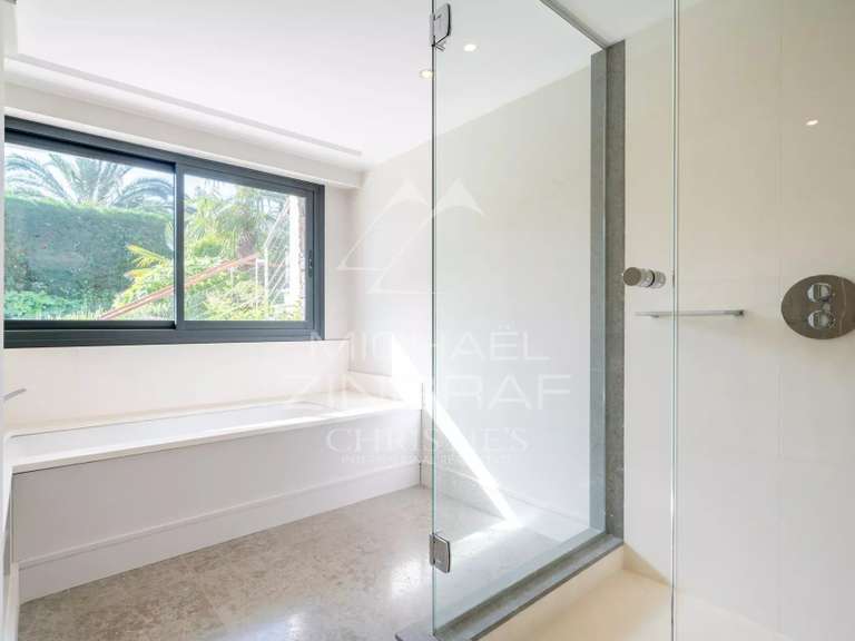 Villa Cap-d-antibes - 5 chambres - 255m²