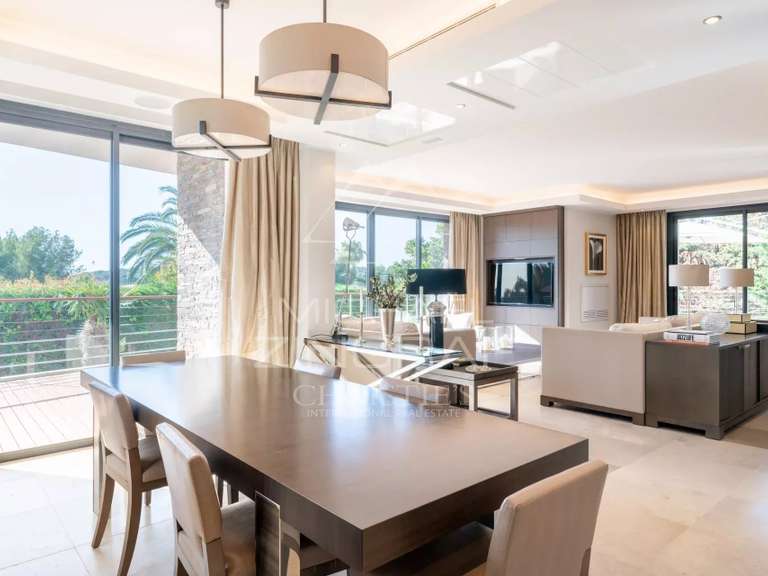 Villa Cap-d-antibes - 5 chambres - 255m²