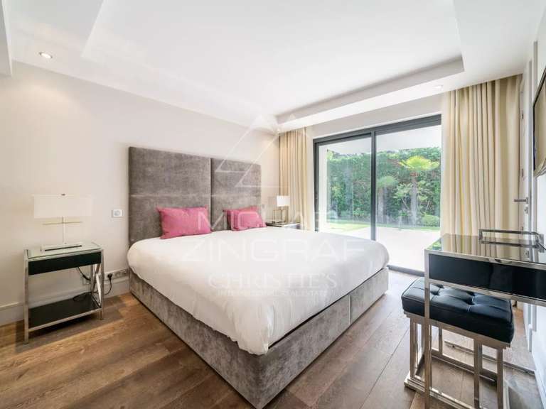 Villa Cap-d-antibes - 5 chambres - 255m²