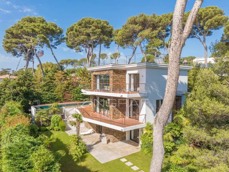 Villa Cap-d-antibes - 5 chambres - 255m²