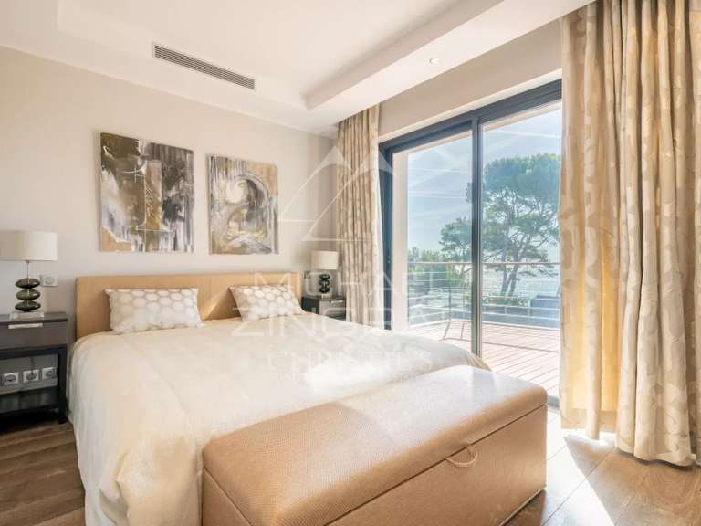 Villa Cap-d-antibes - 5 chambres - 255m²