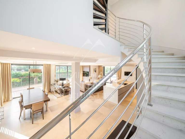 Villa Cap-d-antibes - 5 chambres - 255m²