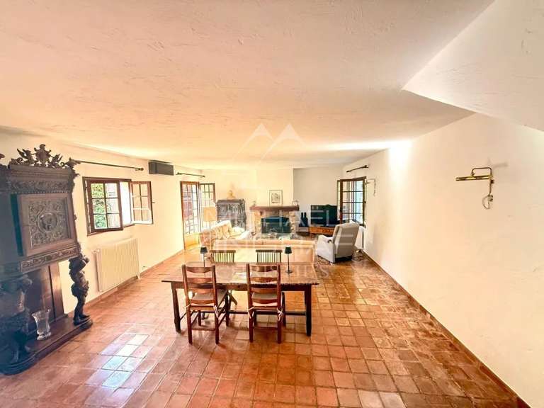 Villa Cap-d-antibes - 5 chambres - 191m²