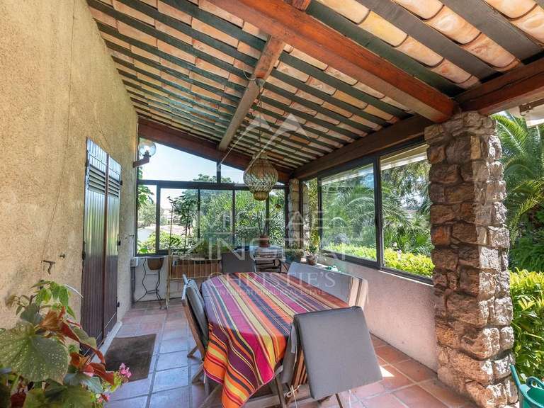 Villa Cap-d-antibes - 5 chambres - 191m²