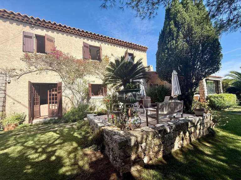 Villa Cap-d-antibes - 5 chambres - 191m²