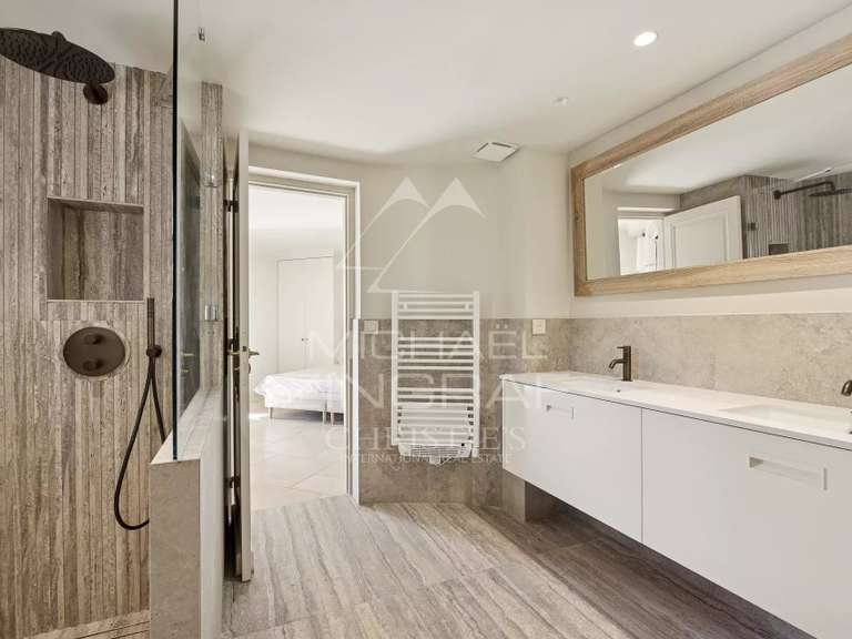 Villa Cap-d-antibes - 6 chambres - 350m²