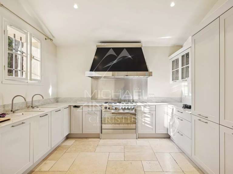 Villa Cap-d-antibes - 6 chambres - 350m²