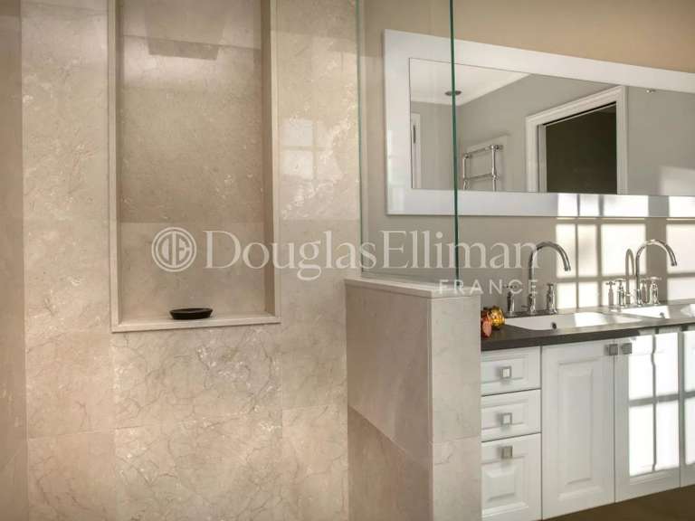 Villa avec Vue sur mer Cap-d-antibes - 5 chambres - 300m²