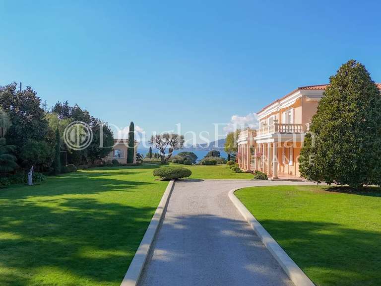 Villa avec Vue sur mer Cap-d-antibes - 6 chambres - 555m²