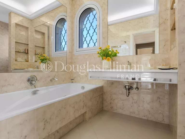 Villa avec Vue sur mer Cap-d-antibes - 6 chambres - 555m²