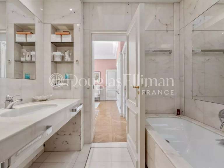 Villa avec Vue sur mer Cap-d-antibes - 6 chambres - 555m²