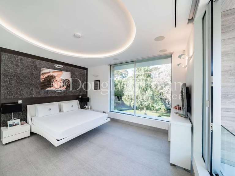 Villa Cap-d-antibes - 6 chambres - 796m²