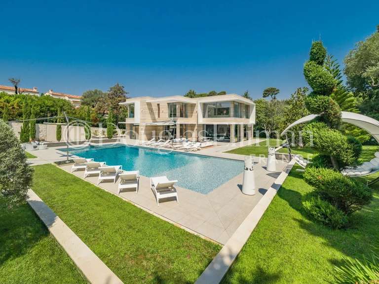 Villa Cap-d-antibes - 6 chambres - 796m²