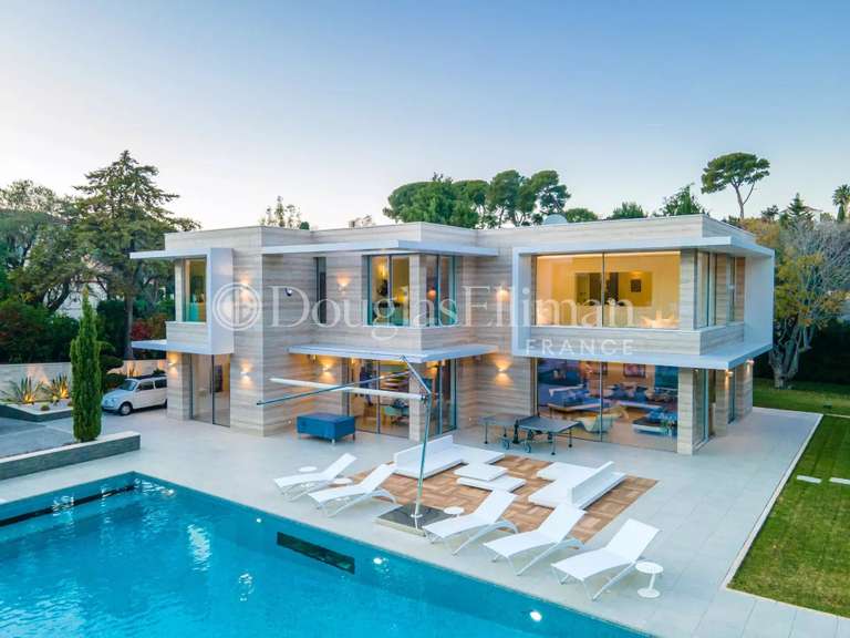 Villa Cap-d-antibes - 6 chambres - 796m²
