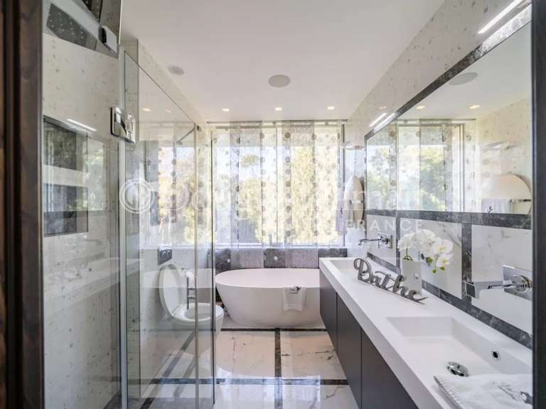 Villa Cap-d-antibes - 6 chambres - 796m²