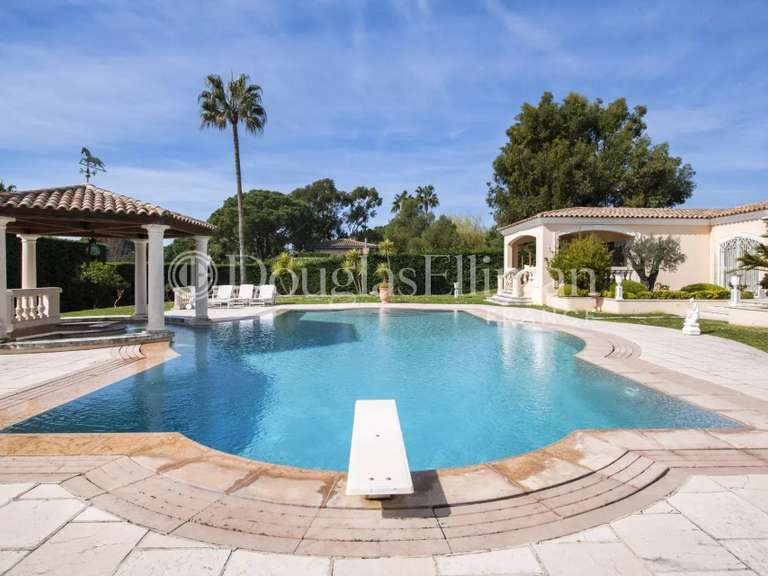 Villa Cap-d-antibes - 5 chambres - 450m²