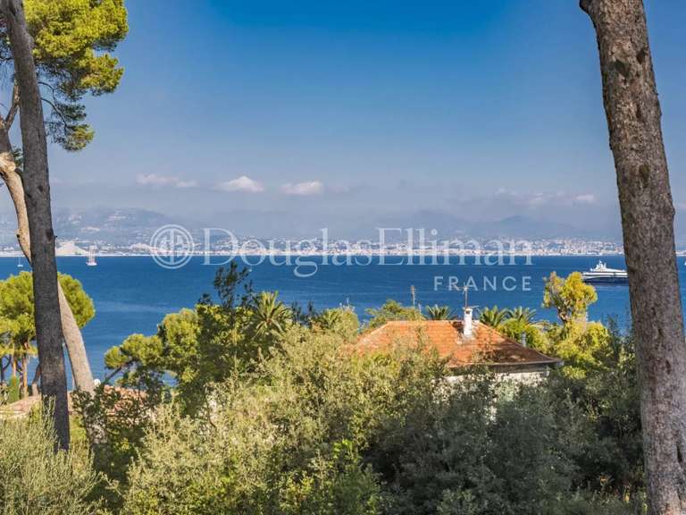 Villa Cap-d-antibes - 6 chambres - 245m²