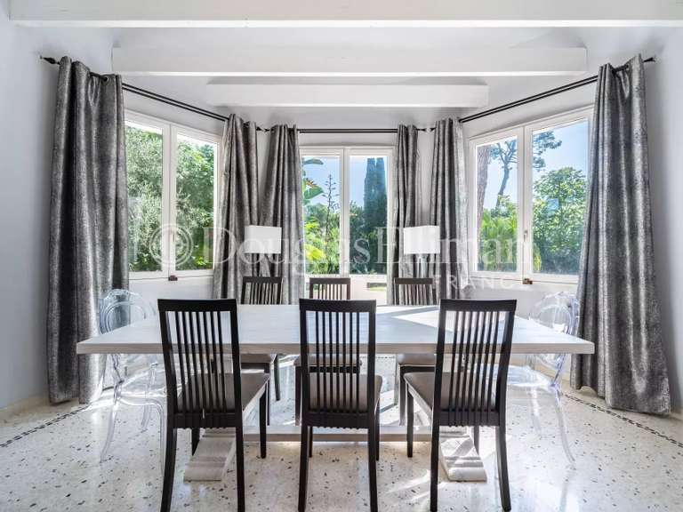 Villa Cap-d-antibes - 6 chambres - 245m²