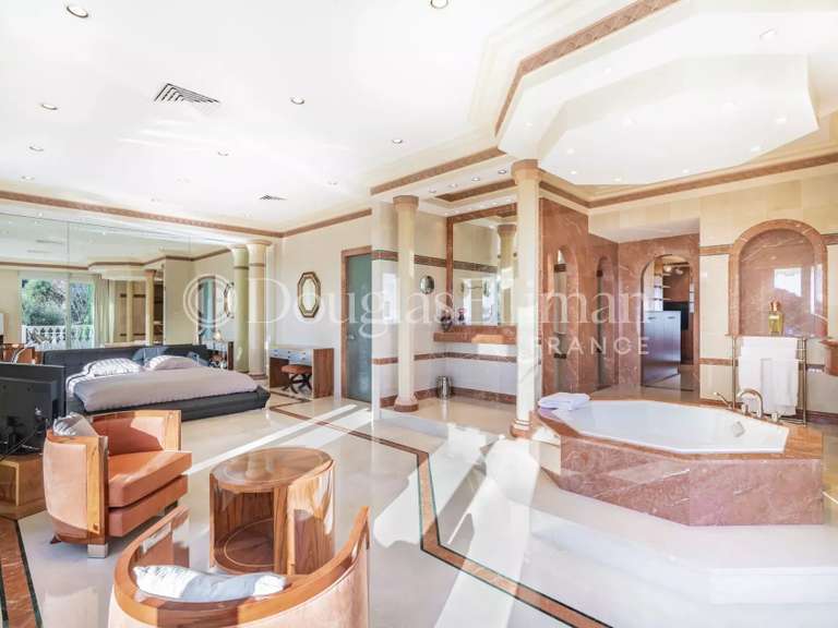 Villa Cap-d-antibes - 5 chambres - 344m²