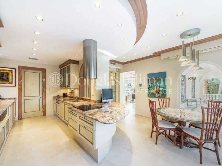 Villa Cap-d-antibes - 5 chambres - 344m²