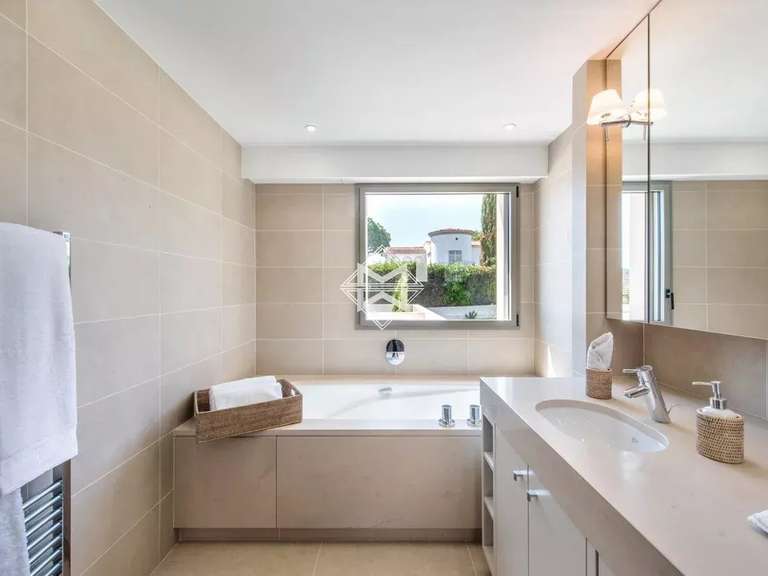 Villa avec Vue sur mer Cap-d-antibes - 6 chambres - 350m²