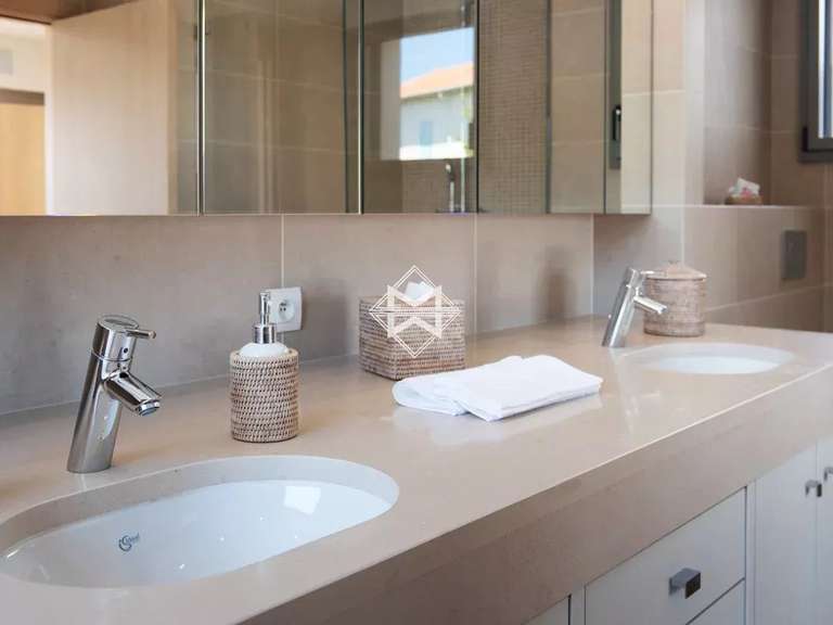 Villa avec Vue sur mer Cap-d-antibes - 6 chambres - 350m²