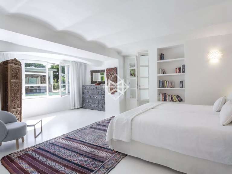 Villa Cap-d-antibes - 6 chambres - 400m²