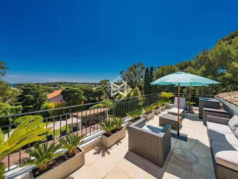 Villa Cap-d-antibes - 6 chambres - 400m²