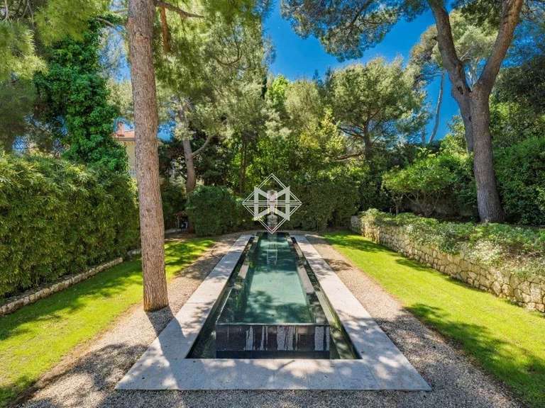 Villa Cap-d-antibes - 6 chambres - 400m²