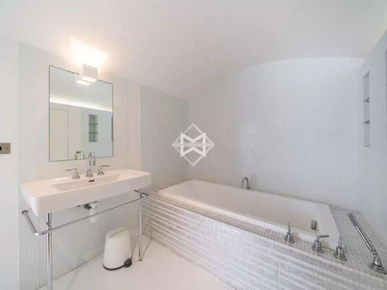 Villa Cap-d-antibes - 6 chambres - 400m²