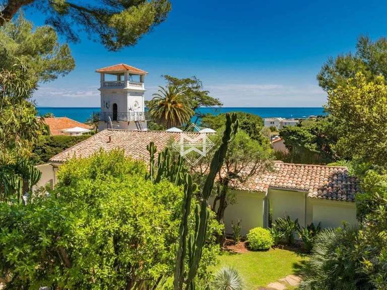 Villa Cap-d-antibes - 6 chambres - 400m²