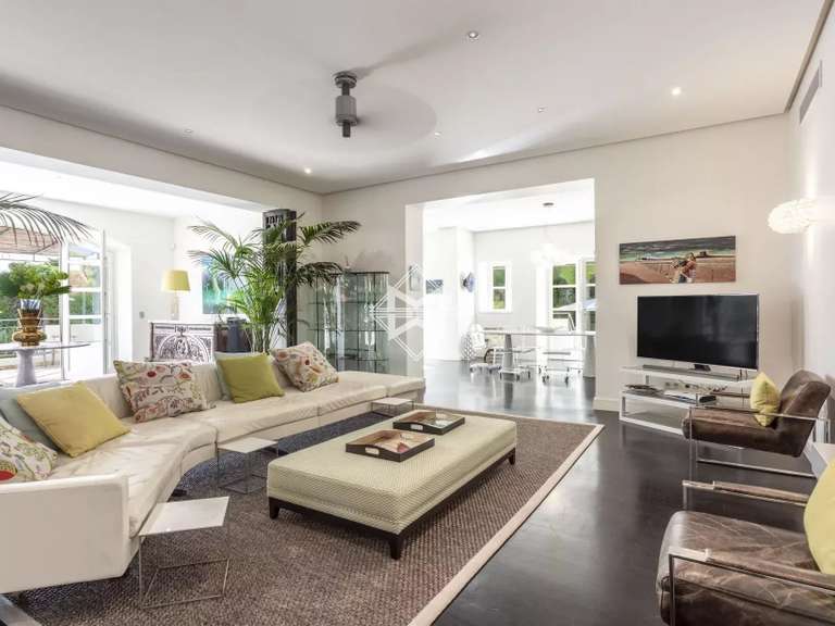 Villa Cap-d-antibes - 6 chambres - 400m²