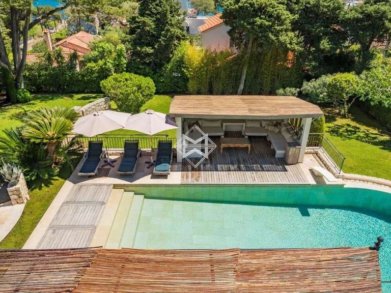 Villa Cap-d-antibes - 6 chambres - 400m²