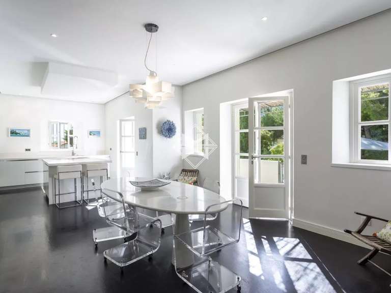 Villa Cap-d-antibes - 6 chambres - 400m²