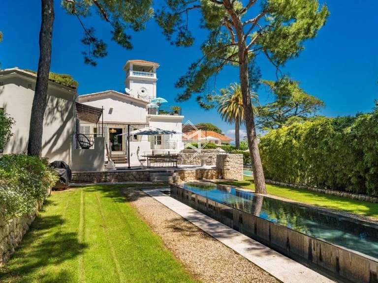 Villa Cap-d-antibes - 6 chambres - 400m²