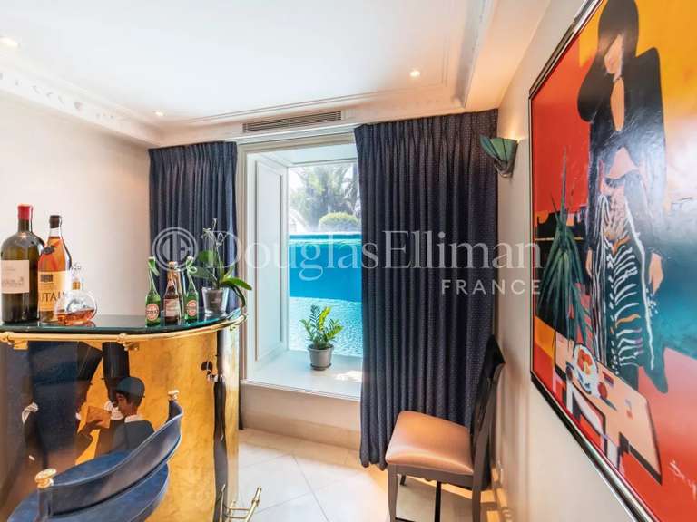 Villa Cap-d-antibes - 9 chambres - 600m²