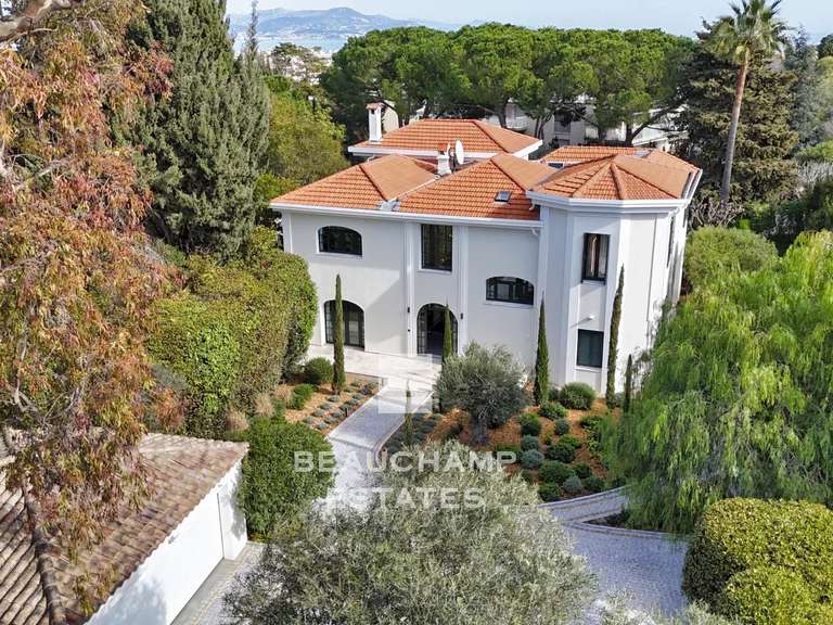 Villa Cap-d-antibes - 6 chambres - 300m²
