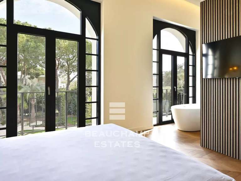 Villa cap-d-antibes - 6 bedrooms - 300m²
