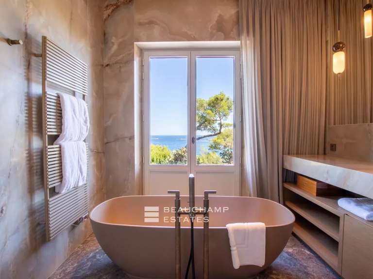 Villa avec Vue sur mer Cap-d-antibes - 7 chambres - 360m²