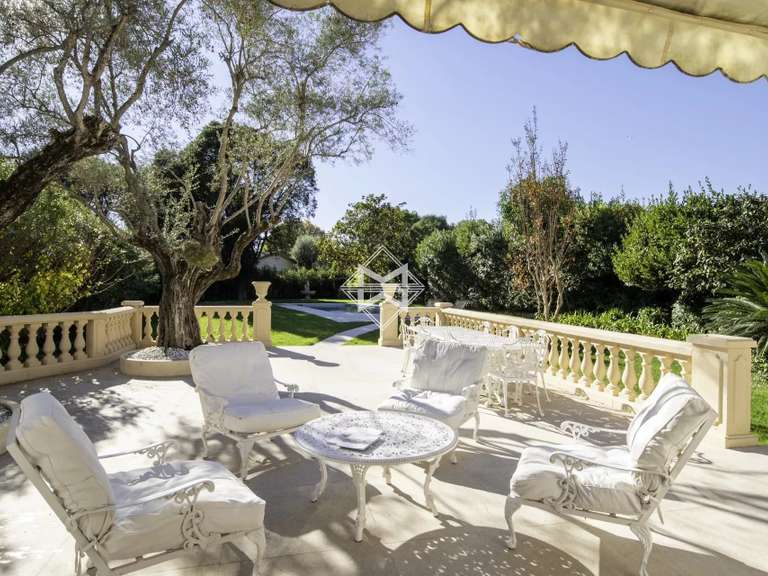 Villa Cap-d-antibes - 5 chambres - 295m²