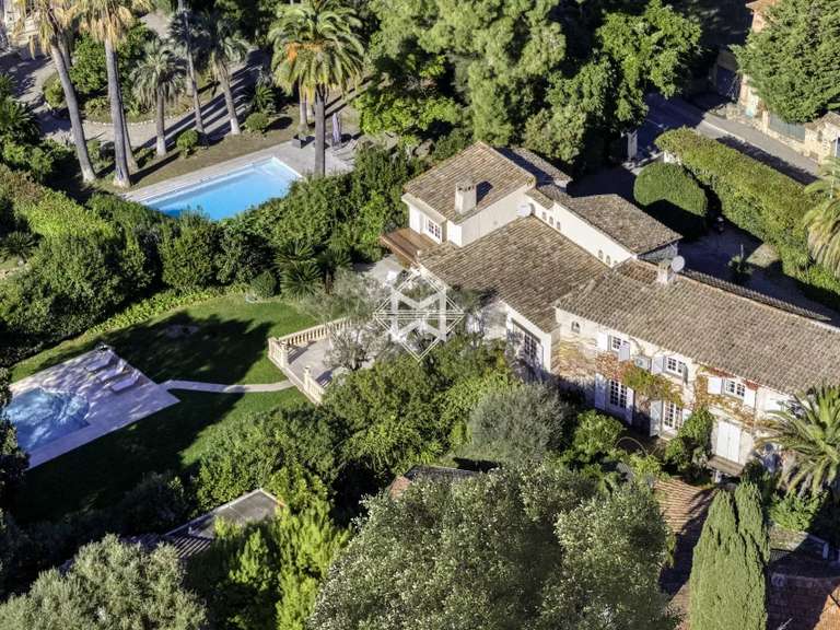 Villa Cap-d-antibes - 5 chambres - 295m²
