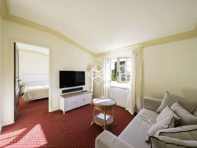 Villa Cap-d-antibes - 5 chambres - 295m²